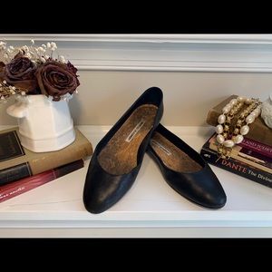 Beautiful and classic Manolo Blahnik flats